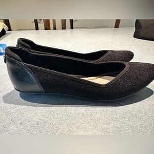Anne Klein Size 8.5 black pointed flat - like new ! Worn 2 times !